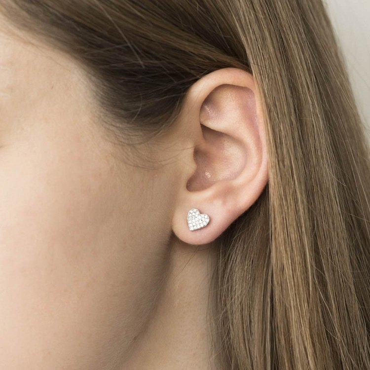 Срібні сережки-пусети "Сердечка" з фіанітами 122049 від ювелірного магазину Онікс - 1