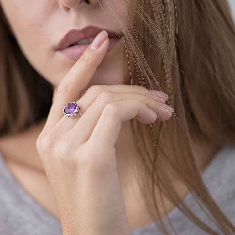 Золотое кольцо с аметистом 14036000 от ювелирного магазина Оникс - 2