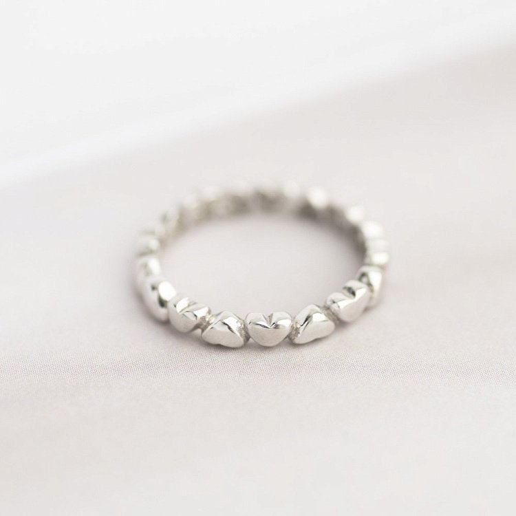 Серебряное кольцо с сердечками 112009 от ювелирного магазина Оникс - 6