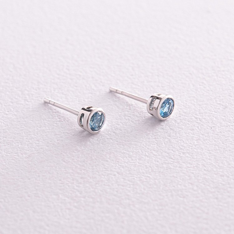 Золотые серьги - пусеты с голубыми топазами сб0428gl от ювелирного магазина Оникс - 2