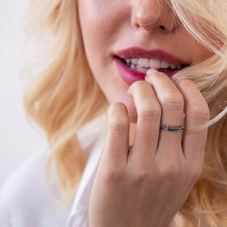 Срібна каблучка "Корона" 111696 від ювелірного магазину Онікс - 1