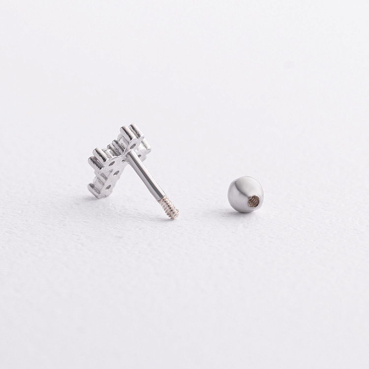 Одиночная серебряная серьга "Крестик" в хрящ ушка (фианиты) 40102с от ювелирного магазина Оникс - 1