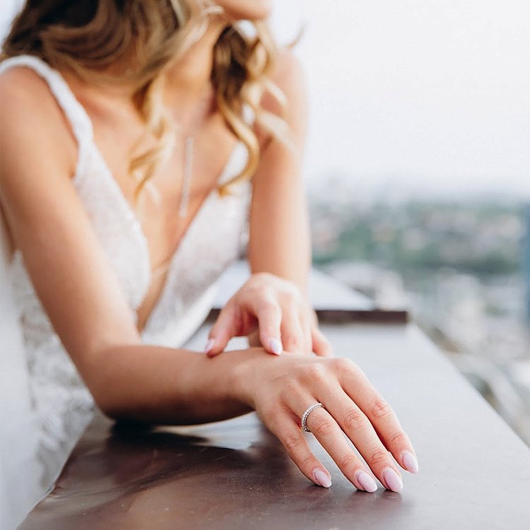 Срібна каблучка з фіанітами 112579 від ювелірного магазину Онікс - 15