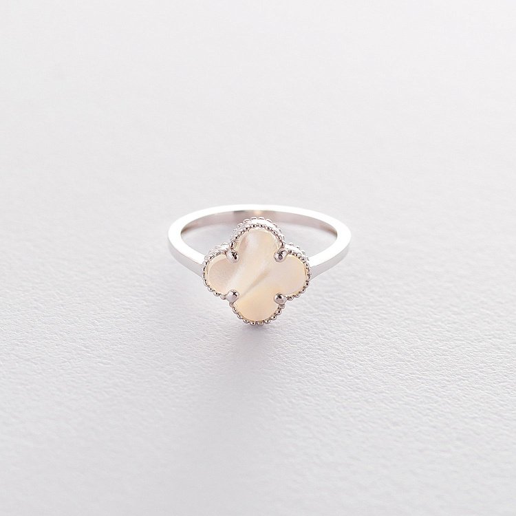 Каблучка "Конюшина" в білому золоті к06326 від ювелірного магазину Онікс