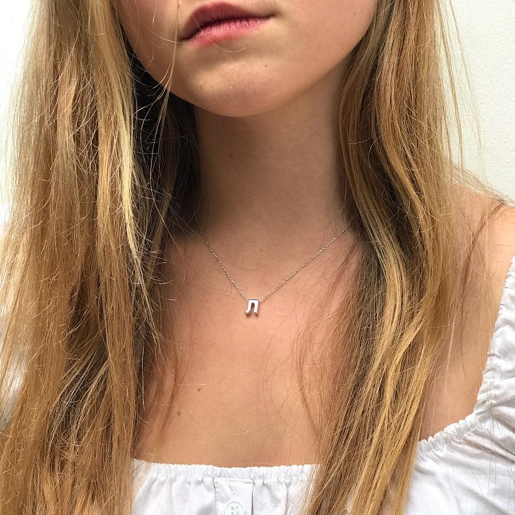 Золотое колье с буквой Л кол01316л от ювелирного магазина Оникс