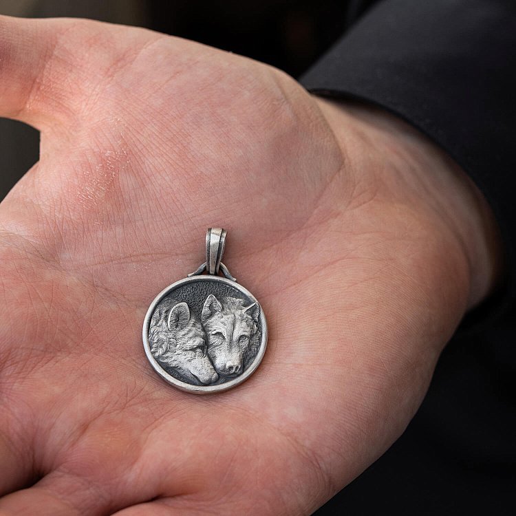 Серебряный кулон "Волчья семья" (возможна гравировка) 133219 от ювелирного магазина Оникс - 2