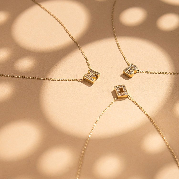 Кольє з буквою "К" в жовтому золоті (фіаніти) кол01165К від ювелірного магазину Онікс - 8