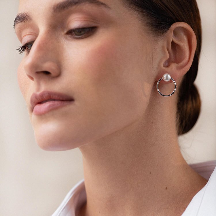 Серебряные серьги-пусеты "Круговорот" с жемчугом 122636 от ювелирного магазина Оникс - 7