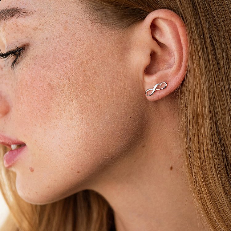 Сережки - пусети "Нескінченність" в білому золоті с07764 від ювелірного магазину Онікс - 1
