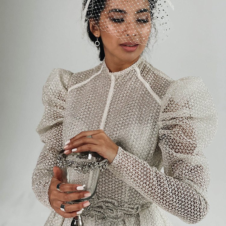 Серебряные серьги "Круговорот" (фианиты) 122904 от ювелирного магазина Оникс - 2