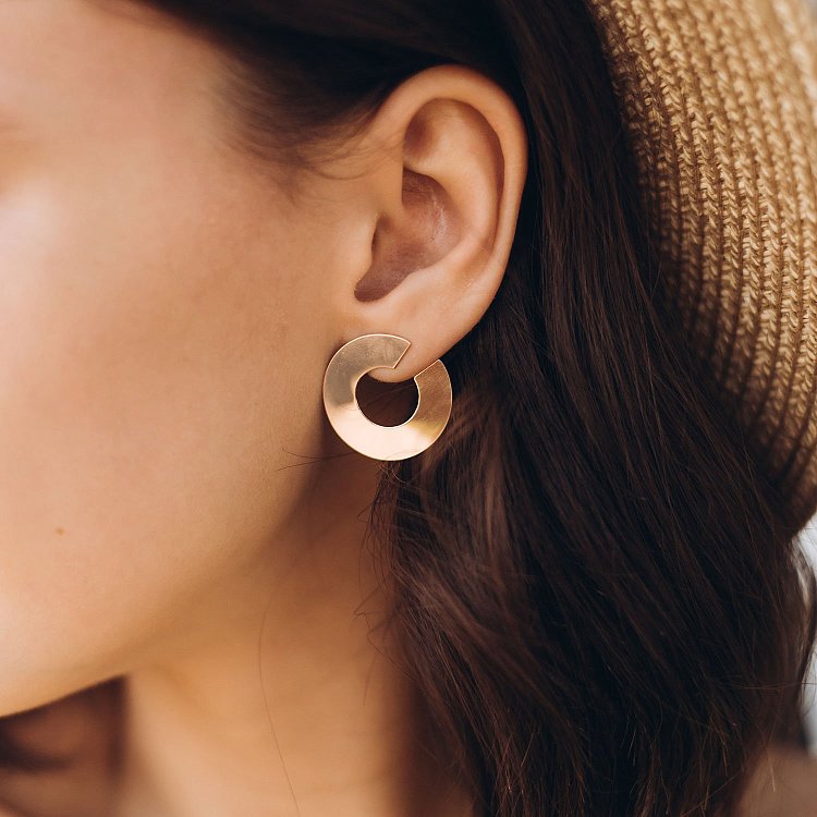 Золотые серьги-пусеты Головокружение (блестящие) с06465 от ювелирного магазина Оникс - 11