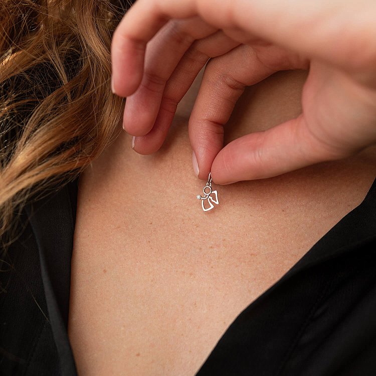 Золота підвіска "Янголятко" з діамантом 10831121 від ювелірного магазину Онікс - 3