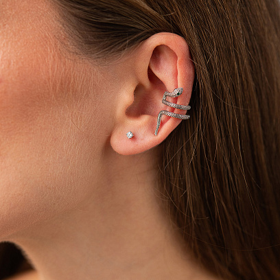 Серьга - каффа "Змея" в белом золоте с09529