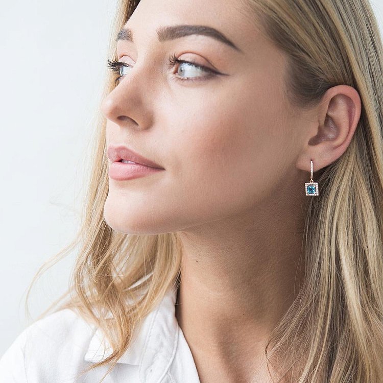 Золотые серьги (топаз "Лондон голубой", фианиты) с04297 от ювелирного магазина Оникс - 5