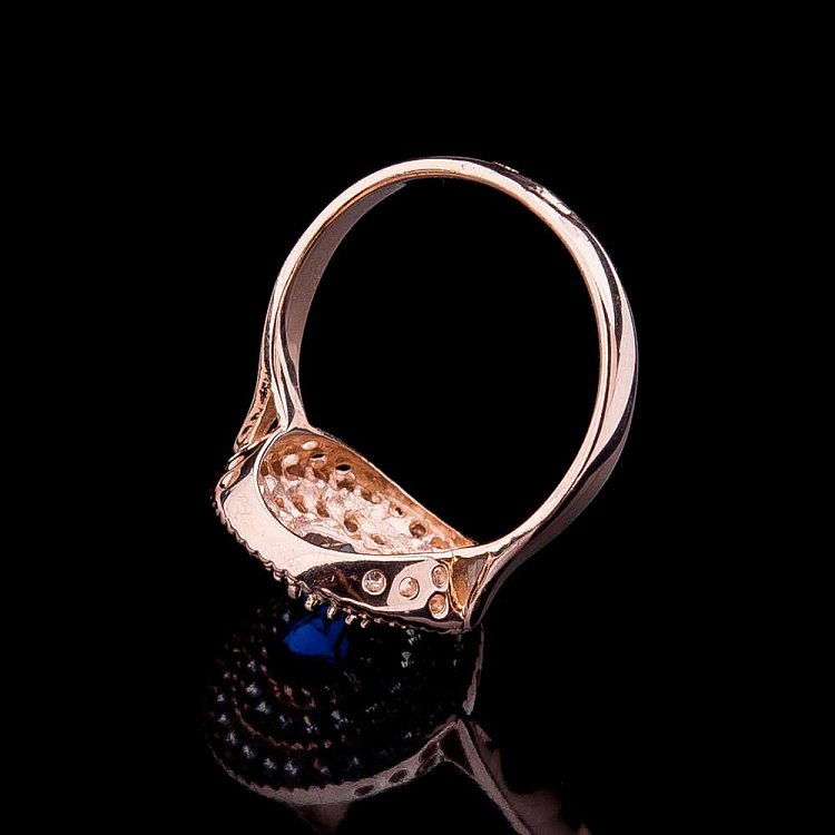 Золота каблучка з фіанітами к04675 від ювелірного магазину Онікс - 2