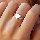 Кольцо "Сердечко" в белом золоте (возможна гравировка) к07572 от ювелирного магазина Оникс