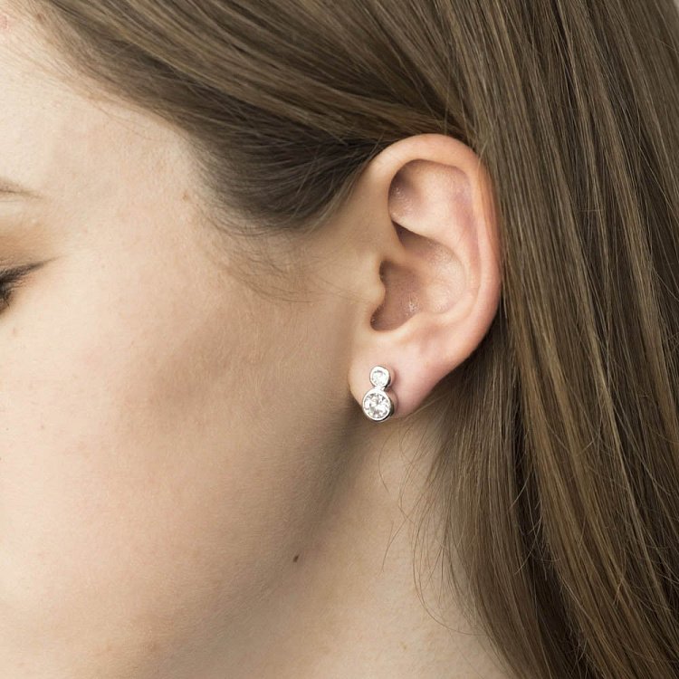 Срібні сережки-пусети з фіанітами 121936 від ювелірного магазину Онікс - 3