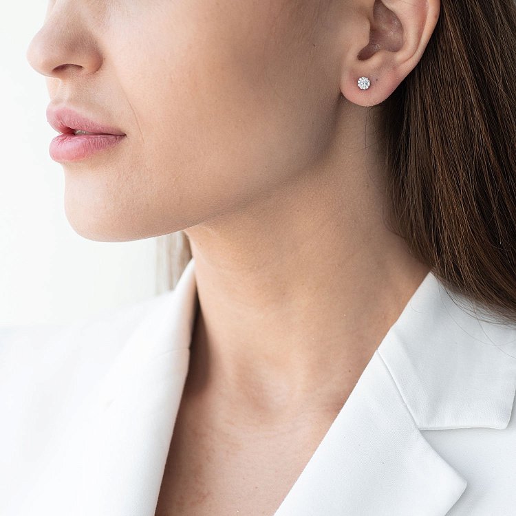 Сережки - пусети в білому золоті (діаманти) E00549mi - 1 Сережки - пусети в білому золоті (діаманти) E00549mi від ювелірного магазину Онікс - 1