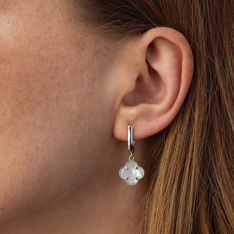 Срібні сережки "Конюшина" з перламутром 123361 від ювелірного магазину Онікс - 3