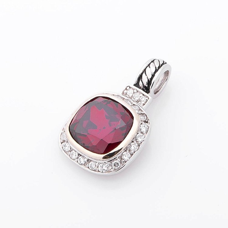 Серебряный кулон (фианит) 13724 Серебряный кулон (фианит) 13724 от ювелирного магазина Оникс