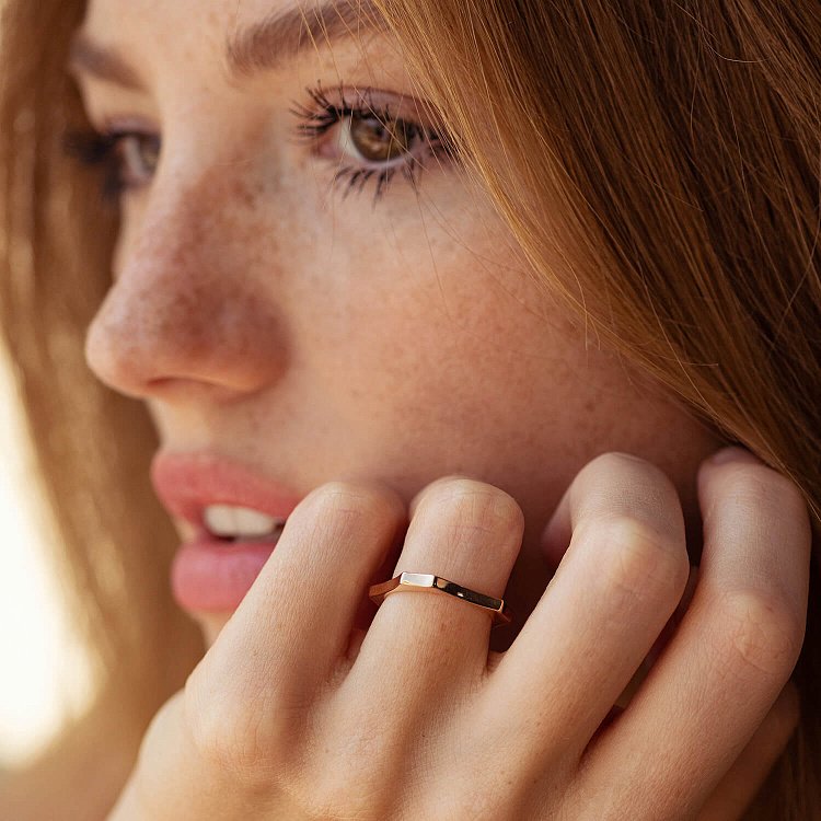 Кольцо "Астрид" в красном золоте к07592 от ювелирного магазина Оникс - 1