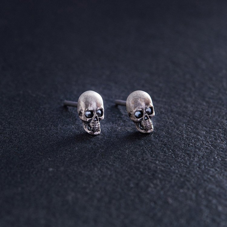 Серьги - пусеты "Череп" в серебре 123301 от ювелирного магазина Оникс - 3