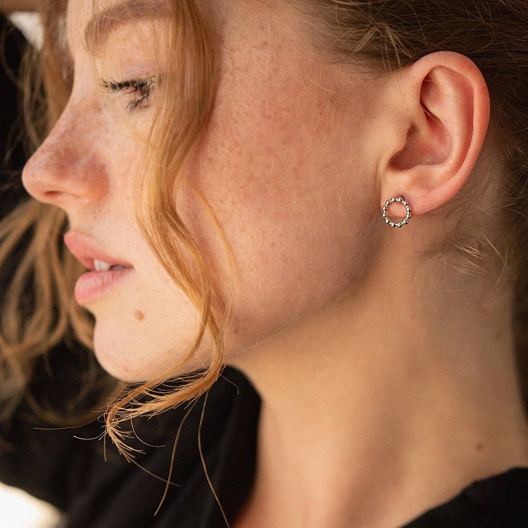 Серебряные серьги - пусеты "Гармония" 7033 от ювелирного магазина Оникс - 1