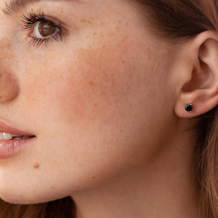 Золотые серьги - пусеты "Сердечки" с сапфирами 323541129 от ювелирного магазина Оникс - 1