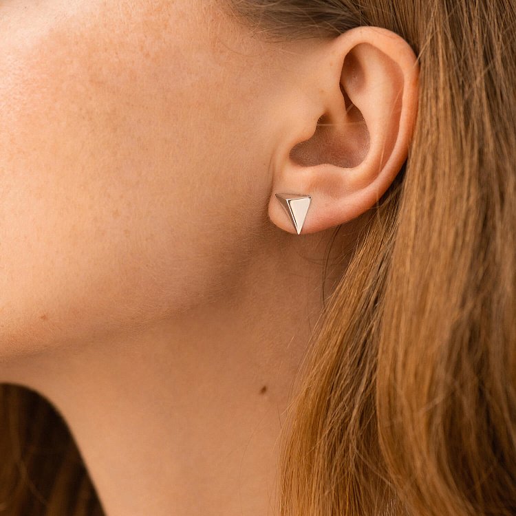 Серьги - пусеты "Пирамида" в белом золоте с08088 от ювелирного магазина Оникс - 5