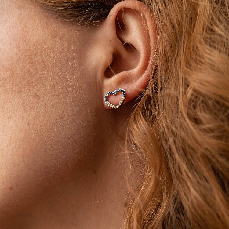 Серебряные серьги - пусеты "Сердечки" с фианитами OR121290 от ювелирного магазина Оникс - 1