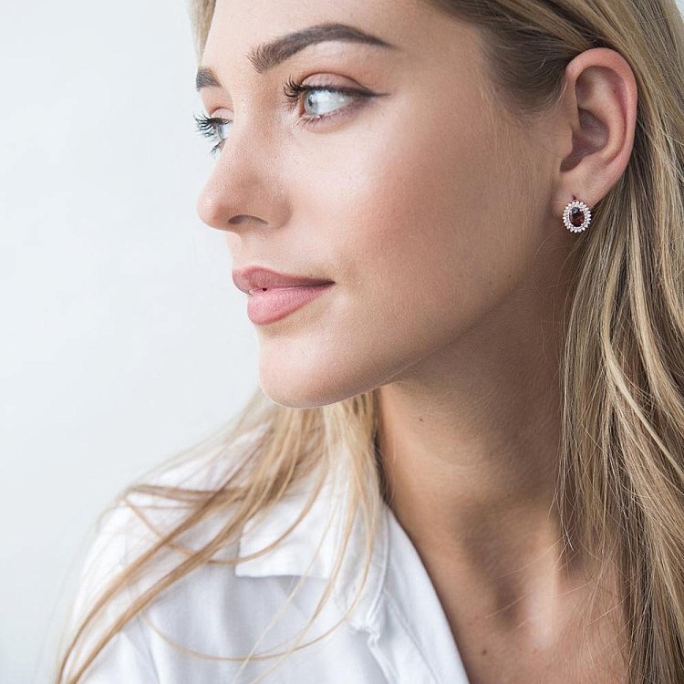 Золоті сережки з піропом (гранатом) і фіанітами с04696 від ювелірного магазину Онікс - 4