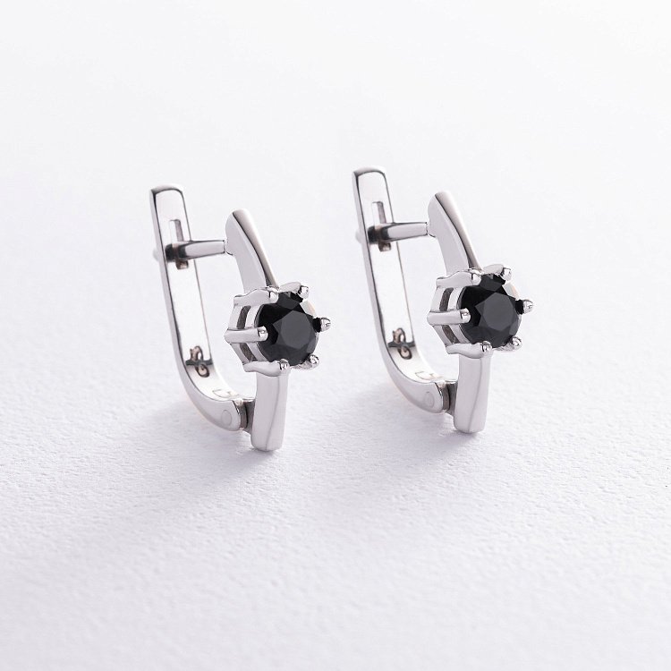 Серебряные серьги с сапфирами GS-02-047-31 от ювелирного магазина Оникс