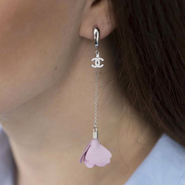 Срібні сережки "Пелюстки" 122134 від ювелірного магазину Онікс