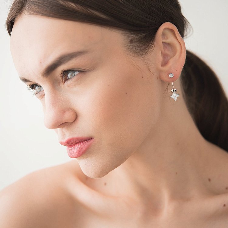 Серебряные серьги с фианитами 121750 от ювелирного магазина Оникс