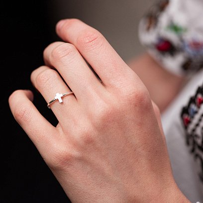 Серебряное кольцо с крестиком 112646 №5