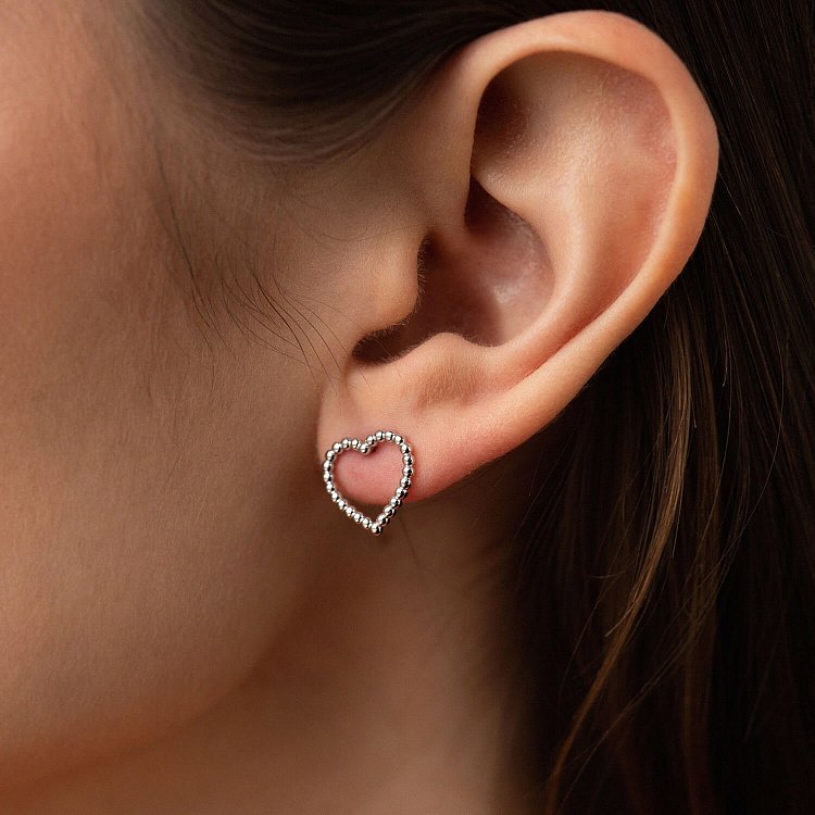 Сережки - пусети "Сердечки" у білому золоті с08296 від ювелірного магазину Онікс - 1