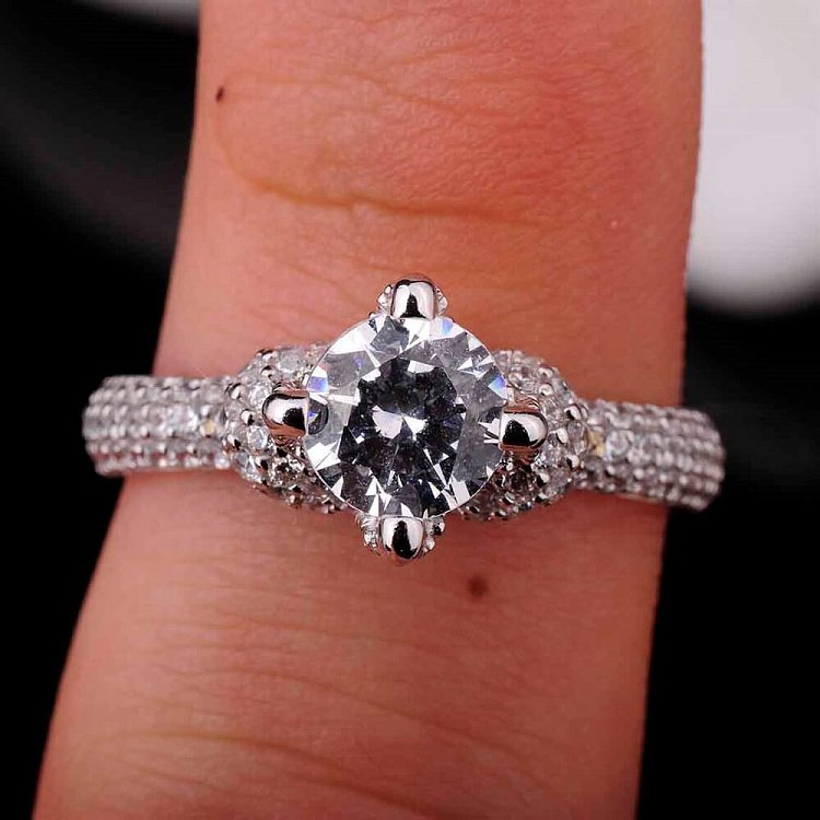 Золота каблучка з білого золота (фіаніти) к02027 від ювелірного магазину Онікс - 3