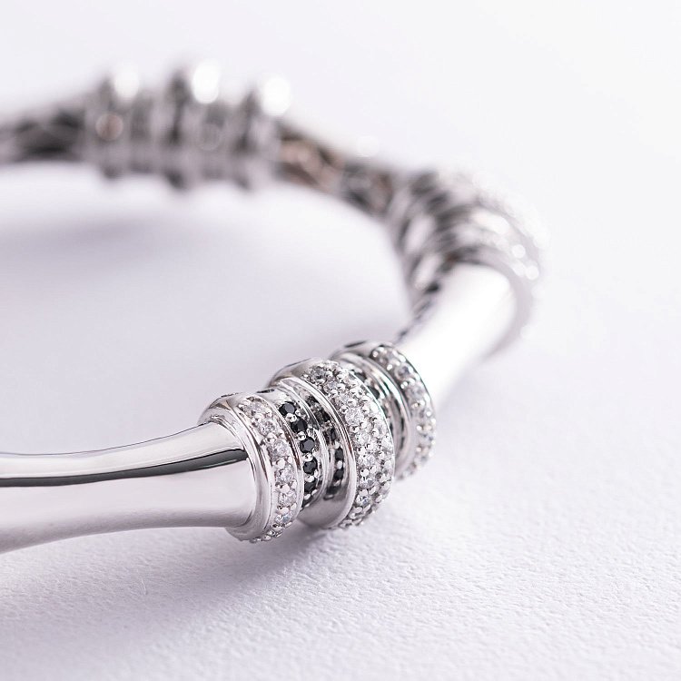 Жорсткий браслет в білому золоті з фіанітами б04475 від ювелірного магазину Онікс - 2