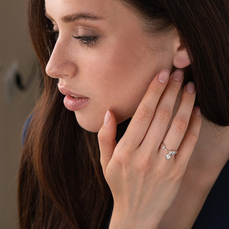 Срібна каблучка "Сердечко" 112011 від ювелірного магазину Онікс - 1