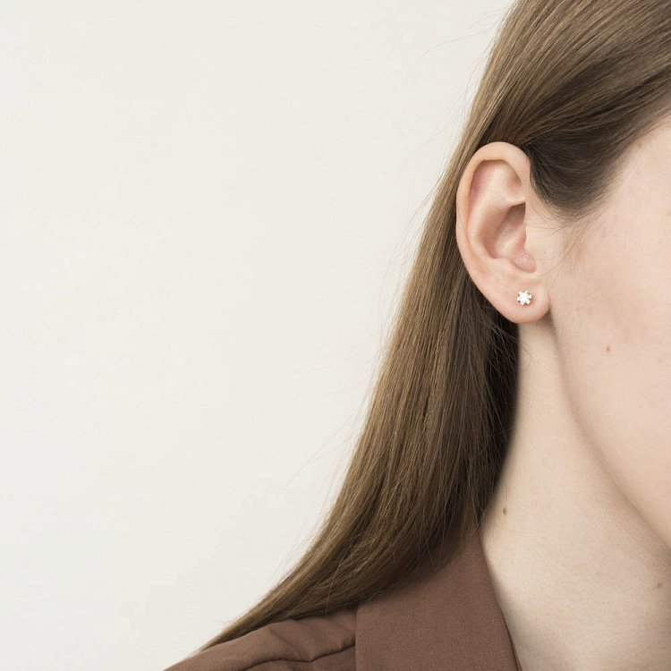 Золотые серьги-пусеты (фианит) с06148 от ювелирного магазина Оникс - 4