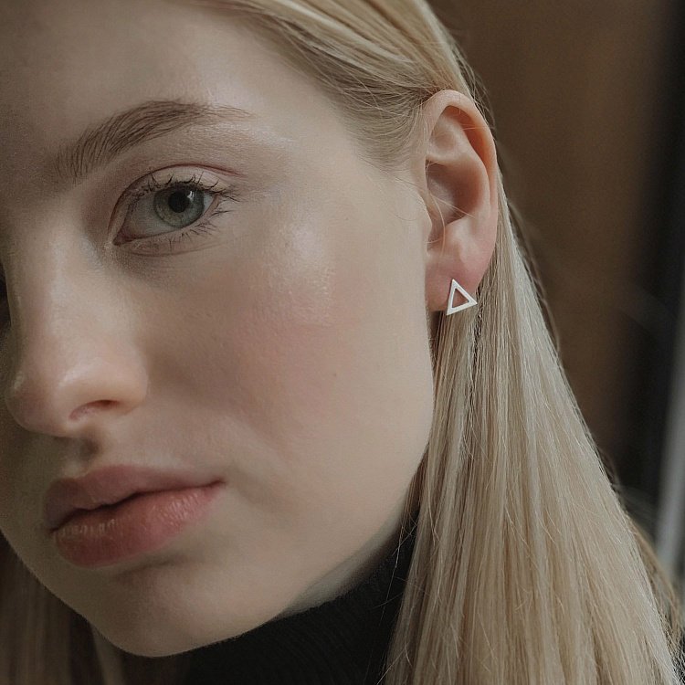 Золоті сережки-пусети "Трикутники" с06413 від ювелірного магазину Онікс - 5