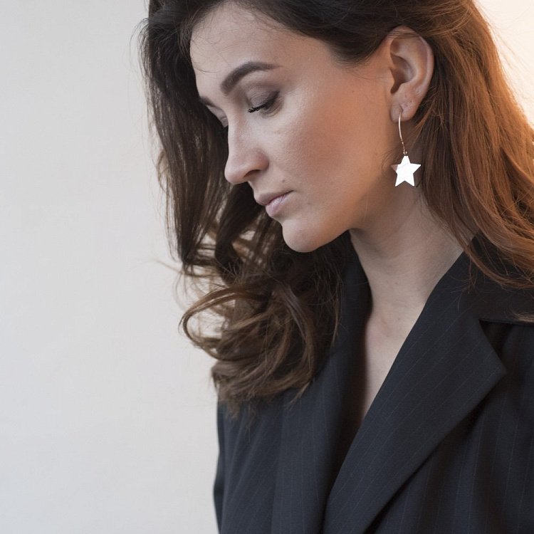 Срібні сережки "Зірочки" 122145 від ювелірного магазину Онікс