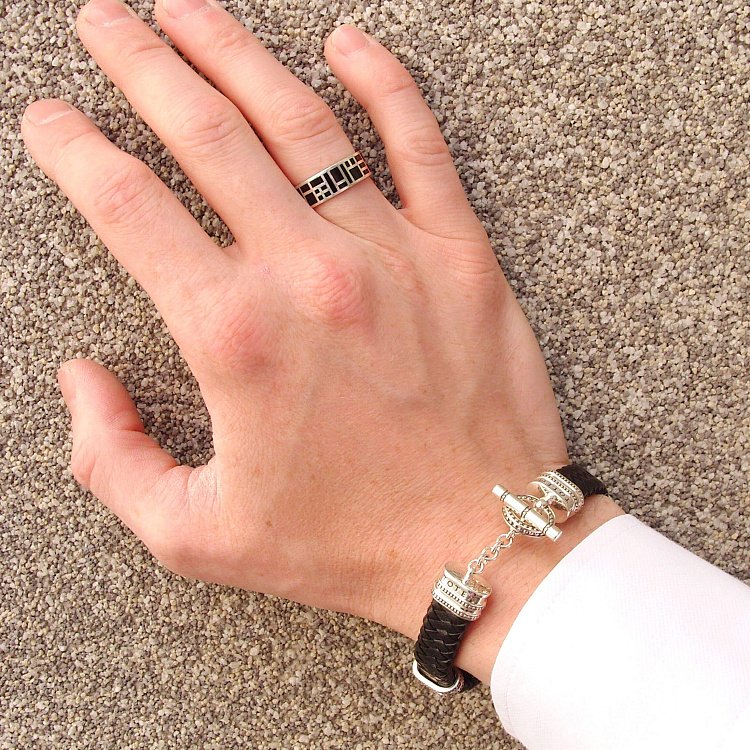 Кожаный браслет Тогл (Toggle Oval) с серебряными вставками t30 от ювелирного магазина Оникс - 1