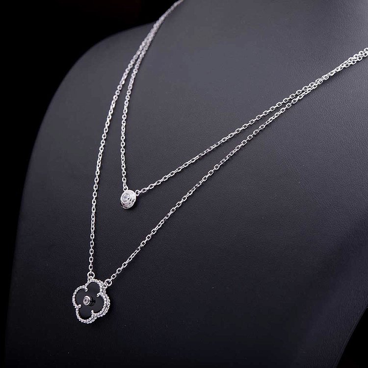 Серебряное колье "Клевер" с фианитом и ониксом 18351 от ювелирного магазина Оникс - 1