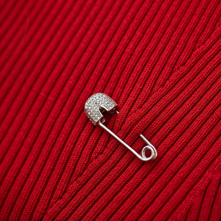 Срібна шпилька з фіанітами 21043 від ювелірного магазину Онікс - 1