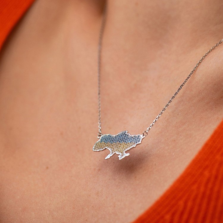 Кольє "Карта України" у сріблі (блакитні, жовті фіаніти) 4034-2563 від ювелірного магазину Онікс - 3