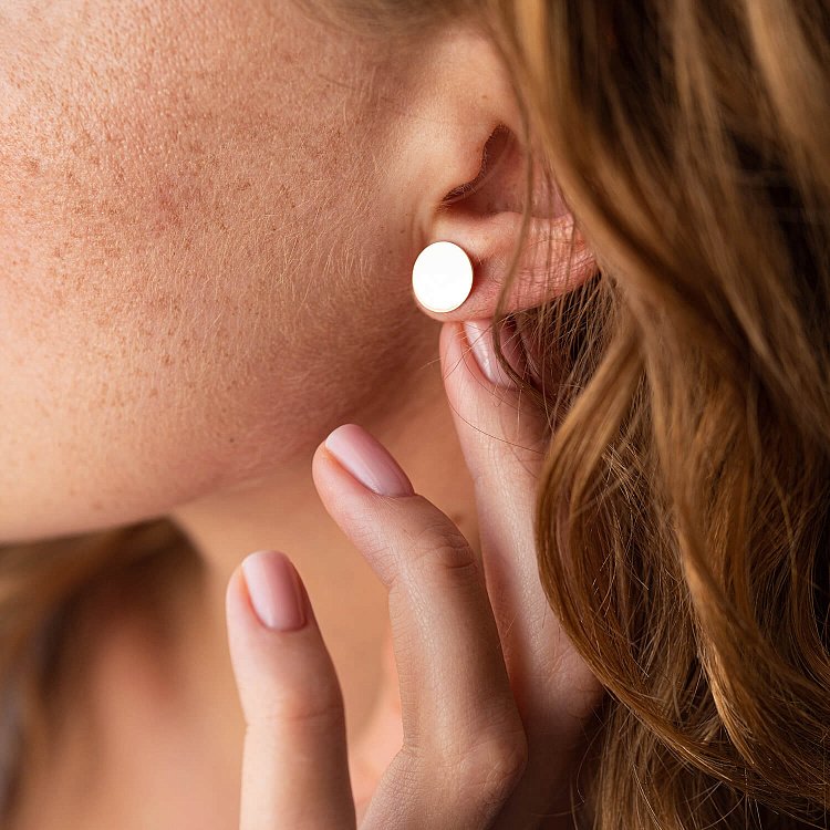 Золотые серьги - пусеты "Кружочки" с08037 от ювелирного магазина Оникс - 1