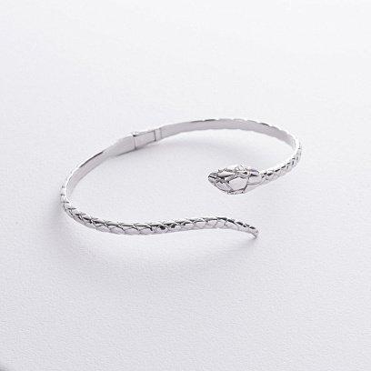 Жорсткий браслет "Змія" у білому золоті (фіаніти) б05530