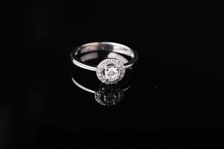 Каблучка (фіаніти, родій) 111292 - 2 Каблучка (фіаніти, родій) 111292 від ювелірного магазину Онікс - 2