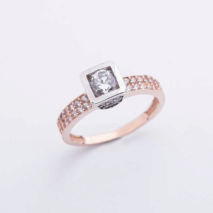 Золотое помолвочное кольцо с фианитами к04584 от ювелирного магазина Оникс